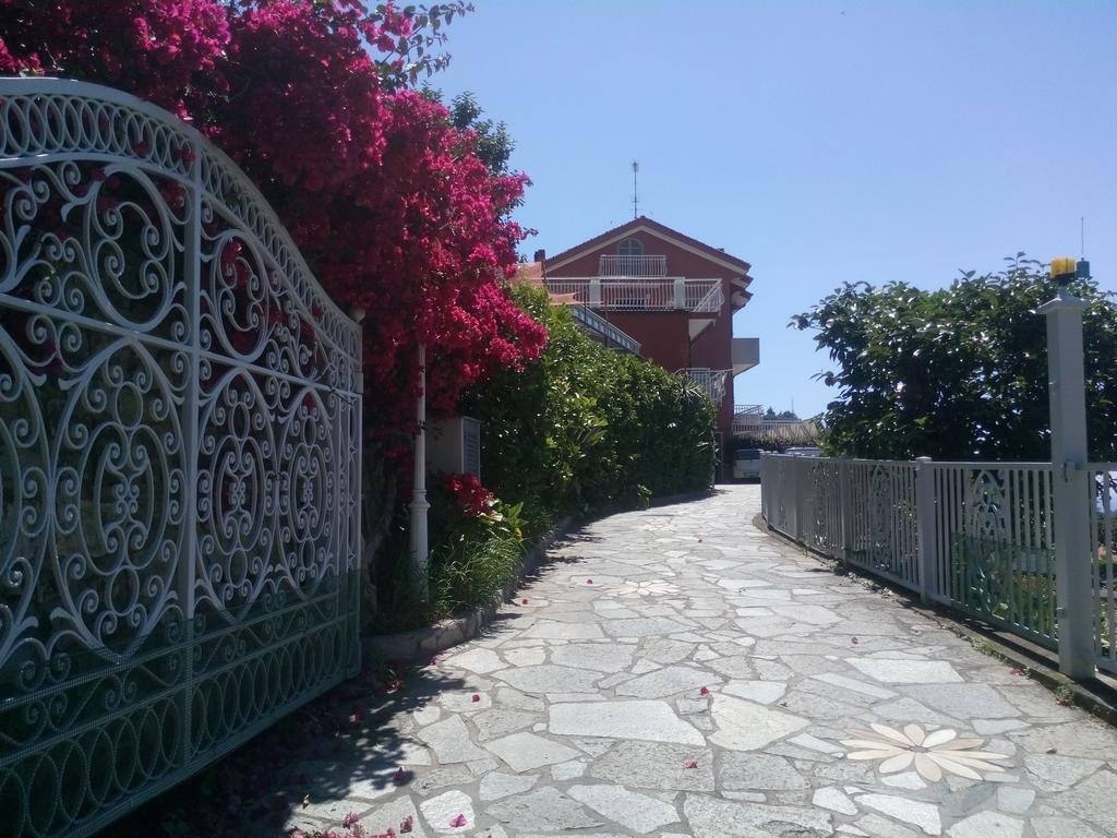Agriturismo La Rocca San Bartolomeo Al Mare Exterior foto